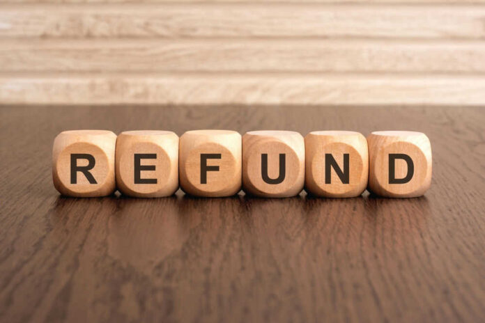 Wooden blocks spelling refund on table
