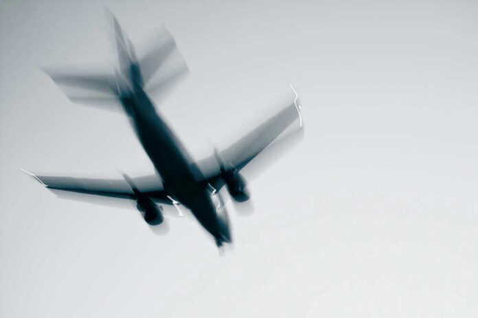shutterstock_87563047 Airplane in flight with motion blur.